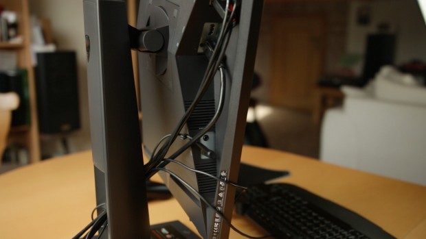 Durch die Pivot-Funktion l&auml;sst er sich um jeweils 90 Grad schwenken.